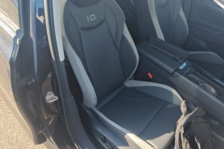 Used Volkswagen ID.7 VIZZION 2024 First Edition Right Front Seat