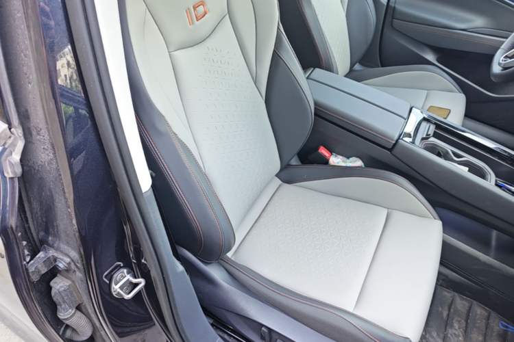Used Volkswagen ID.7 VIZZION 2024 AIR model Right Front Seat