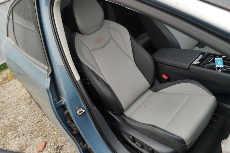 Used Volkswagen ID.7 VIZZION 2024 AIR model Right Front Seat