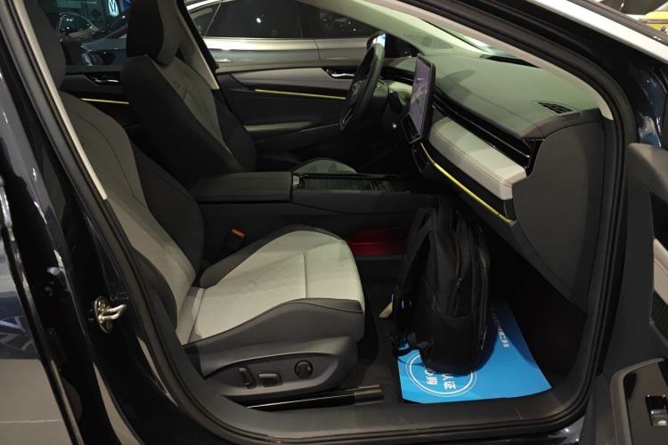 Used Volkswagen ID.7 VIZZION 2024 AIR model Right Front Seat