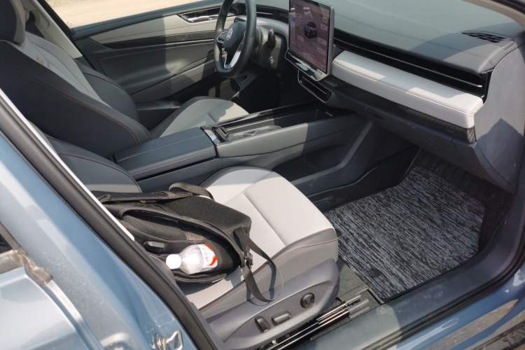 Used Volkswagen ID.7 VIZZION 2024 AIR model Right Front Seat
