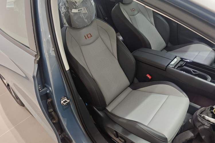 Used Volkswagen ID.7 VIZZION 2024 AIR model Right Front Seat