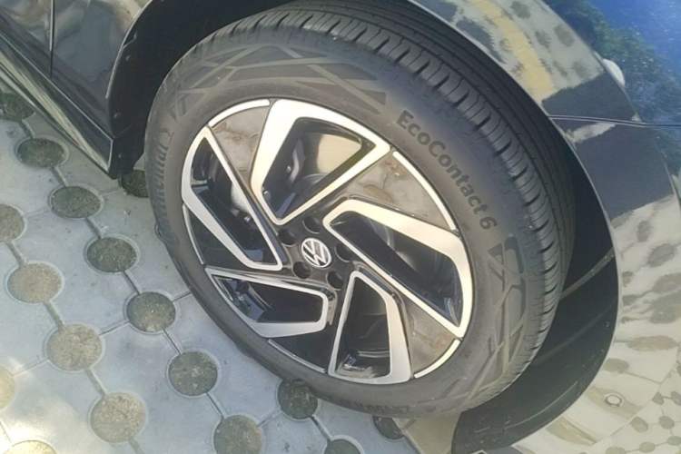 Used Volkswagen ID.7 VIZZION 2024 PRO Model Right Front Wheel Hub