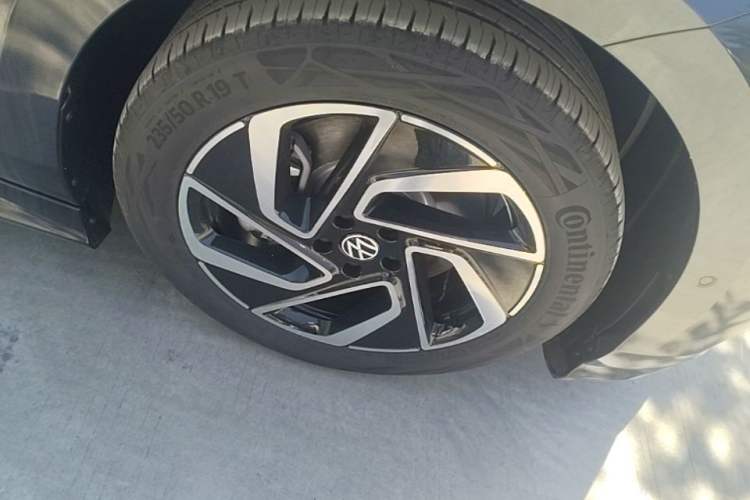 Used Volkswagen ID.7 VIZZION 2024 PRO Model Right Front Wheel Hub