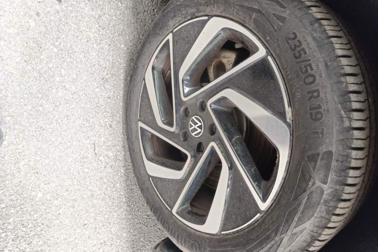 Used Volkswagen ID.7 VIZZION 2024 PRO Model Right Front Wheel Hub