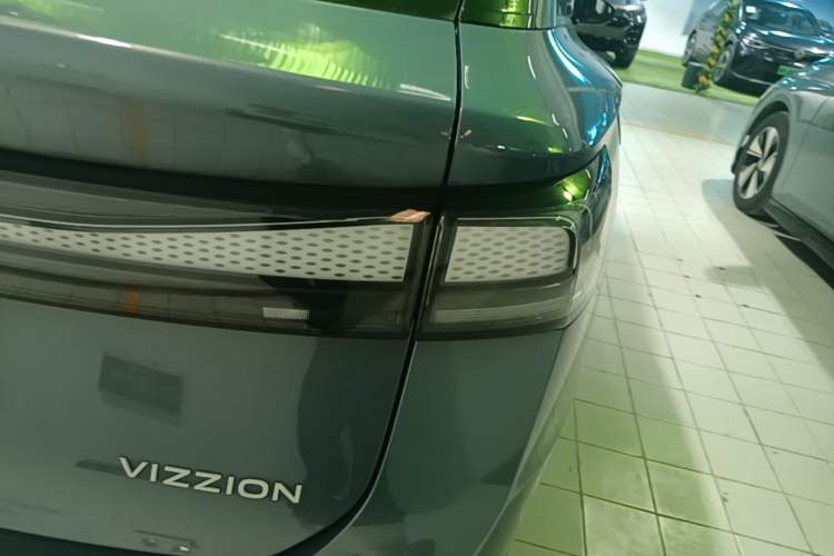 Used Volkswagen ID.7 VIZZION 2024 AIR model Right Rear Taillight
