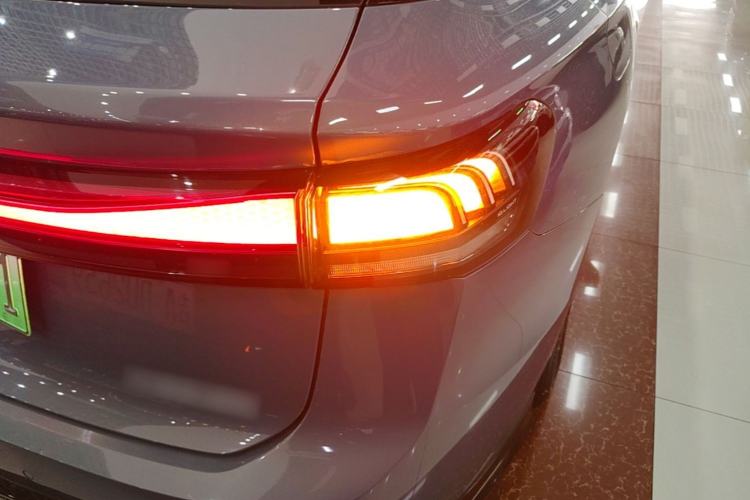 Used Volkswagen ID.7 VIZZION 2024 AIR model Right Rear Taillight