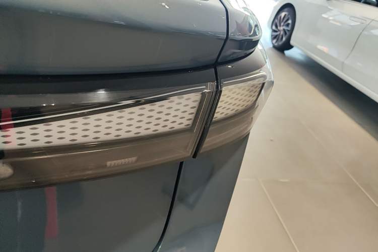 Used Volkswagen ID.7 VIZZION 2024 First Edition Right Rear Taillight