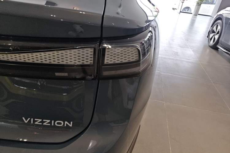 Used Volkswagen ID.7 VIZZION 2024 AIR model Right Rear Taillight