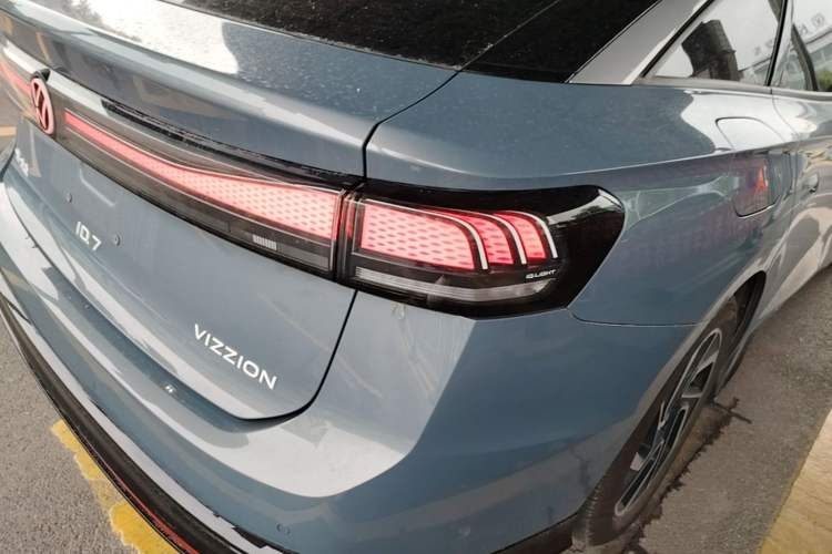 Used Volkswagen ID.7 VIZZION 2024 PRO Model Right Rear Taillight