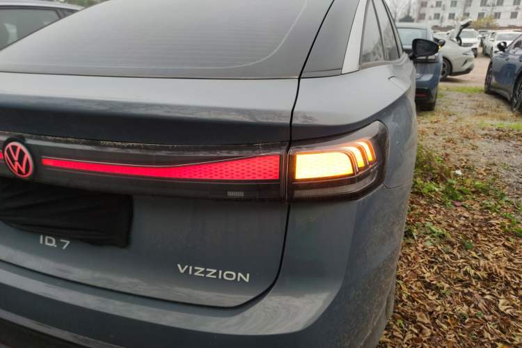 Used Volkswagen ID.7 VIZZION 2024 AIR model Right Rear Taillight
