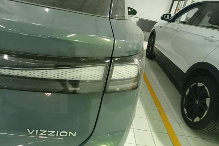 Used Volkswagen ID.7 VIZZION 2024 PRO Model Right Rear Taillight