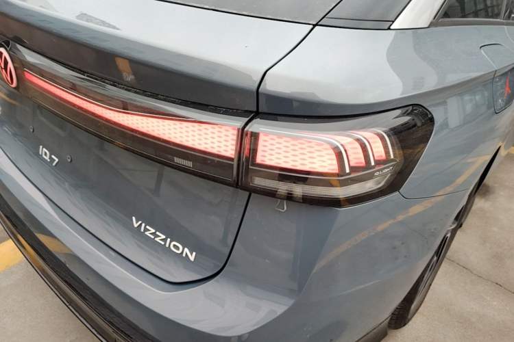 Used Volkswagen ID.7 VIZZION 2024 PRO Model Right Rear Taillight