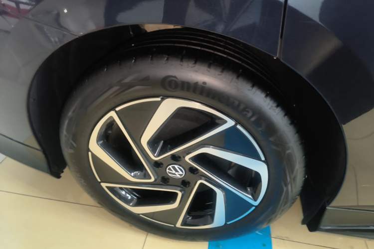 Used Volkswagen ID.7 VIZZION 2024 PRO Model Right Rear Wheel Hub