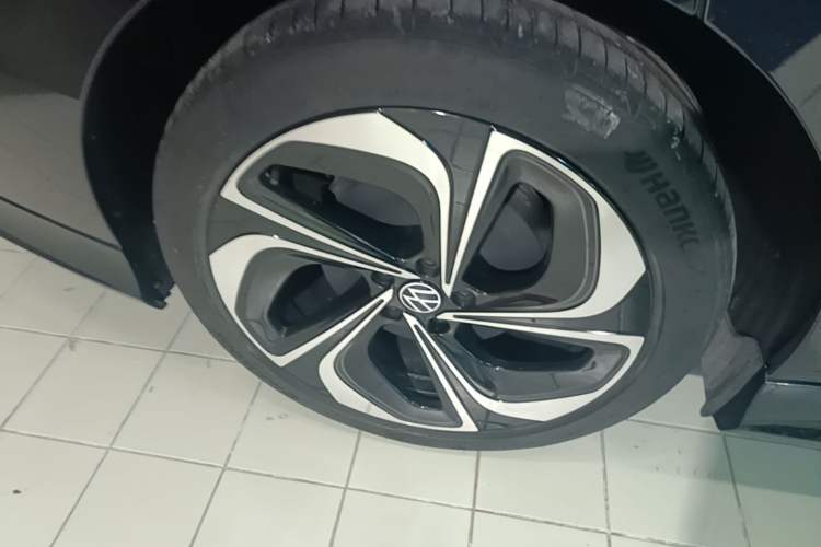 Used Volkswagen ID.7 VIZZION 2024 PRIME Right Rear Wheel Hub