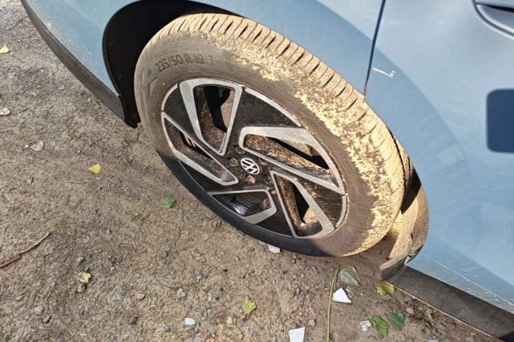 Used Volkswagen ID.7 VIZZION 2024 PRO Model Right Rear Wheel Hub