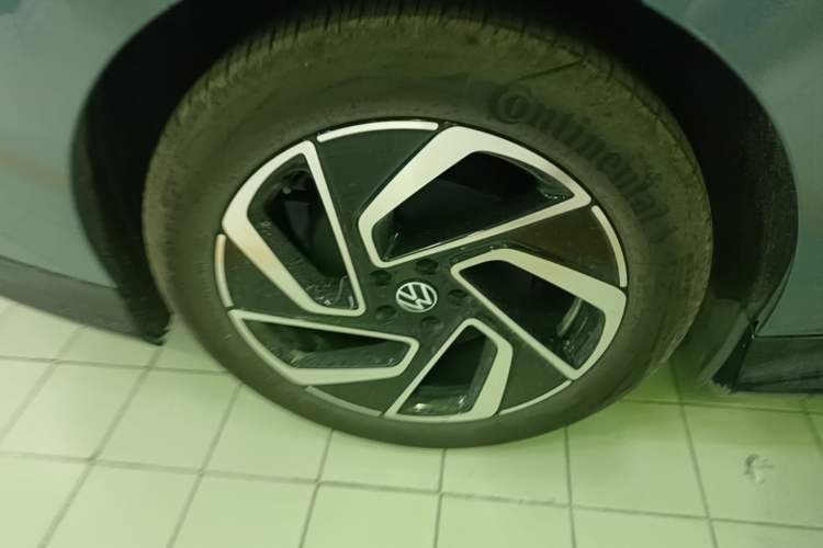 Used Volkswagen ID.7 VIZZION 2024 PRO Model Right Rear Wheel Hub