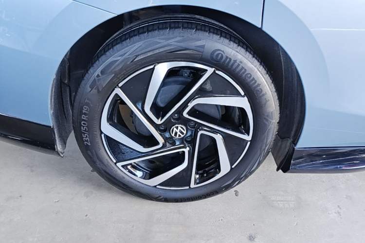 Used Volkswagen ID.7 VIZZION 2024 PRO Model Right Rear Wheel Hub