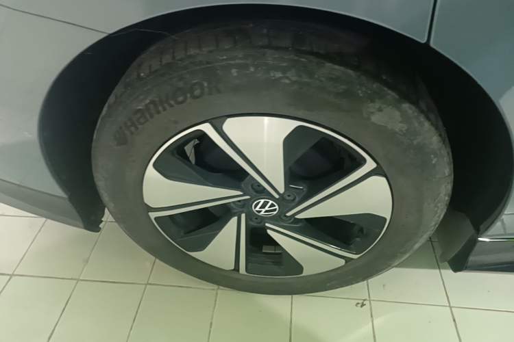 Used Volkswagen ID.7 VIZZION 2024 AIR model Right Rear Wheel Hub