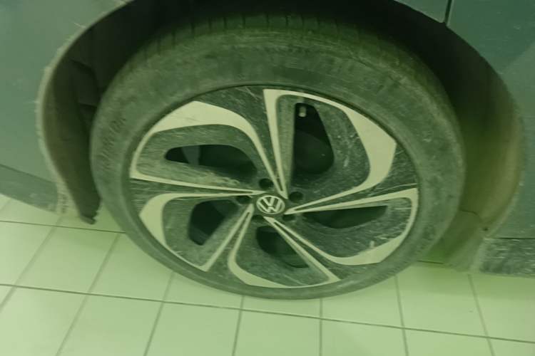 Used Volkswagen ID.7 VIZZION 2024 PRIME Right Rear Wheel Hub