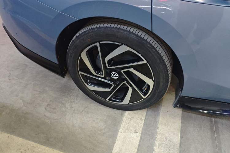 Used Volkswagen ID.7 VIZZION 2024 PRO Model Right Rear Wheel Hub