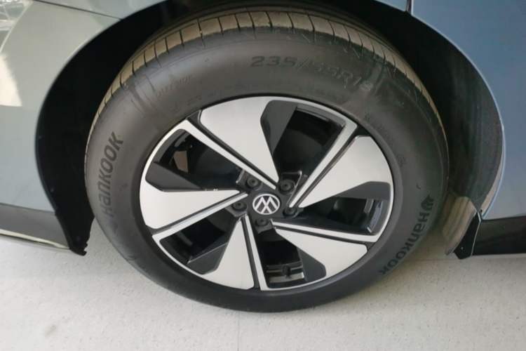 Used Volkswagen ID.7 VIZZION 2024 AIR model Right Rear Wheel Hub
