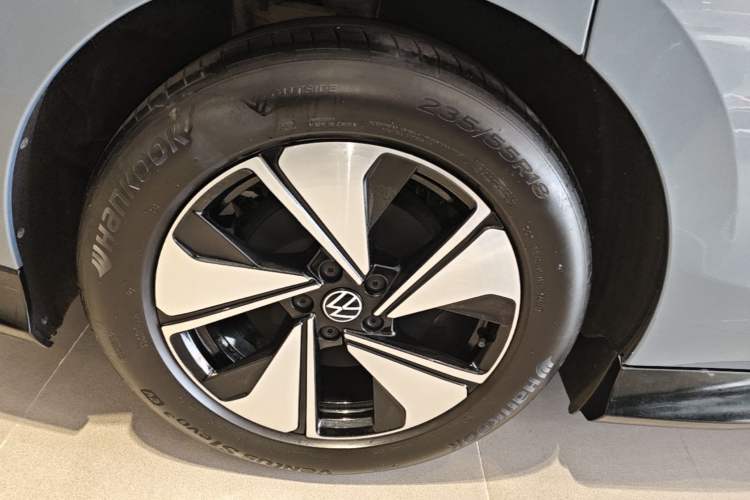 Used Volkswagen ID.7 VIZZION 2024 AIR model Right Rear Wheel Hub