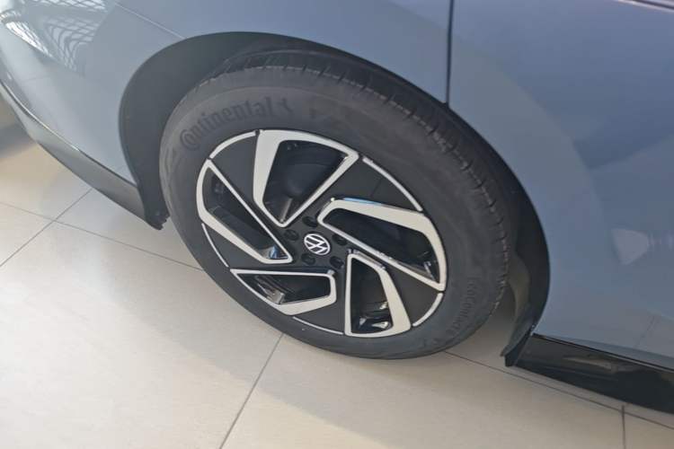 Used Volkswagen ID.7 VIZZION 2024 PRO Model Right Rear Wheel Hub