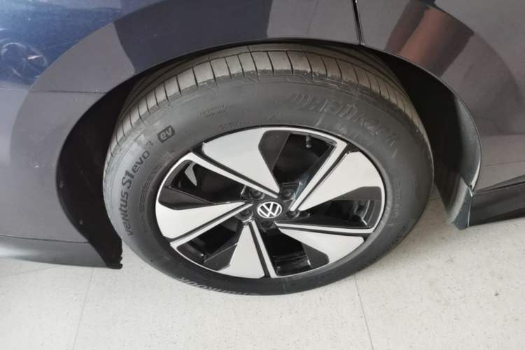 Used Volkswagen ID.7 VIZZION 2024 AIR model Right Rear Wheel Hub