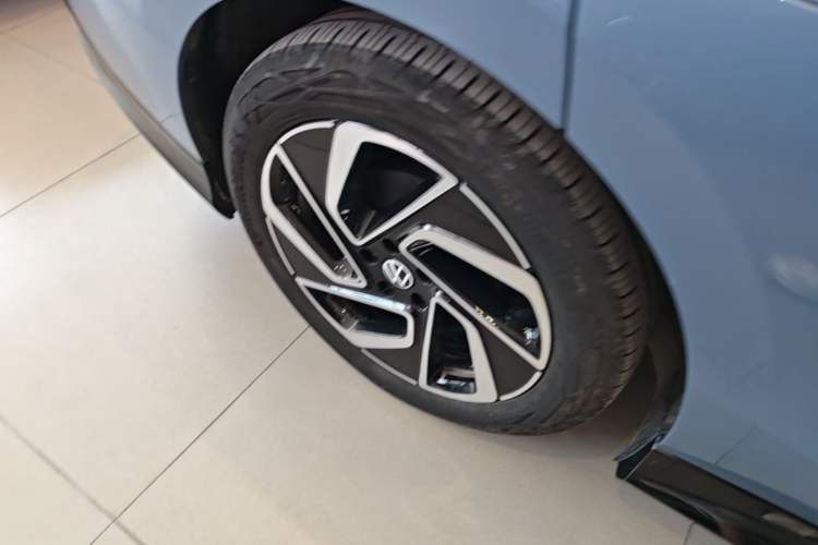 Used Volkswagen ID.7 VIZZION 2024 PRO Model Right Rear Wheel Hub