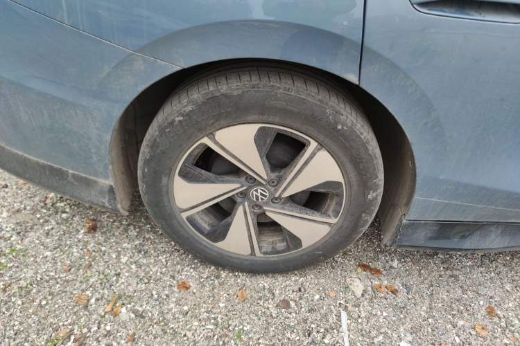 Used Volkswagen ID.7 VIZZION 2024 AIR model Right Rear Wheel Hub