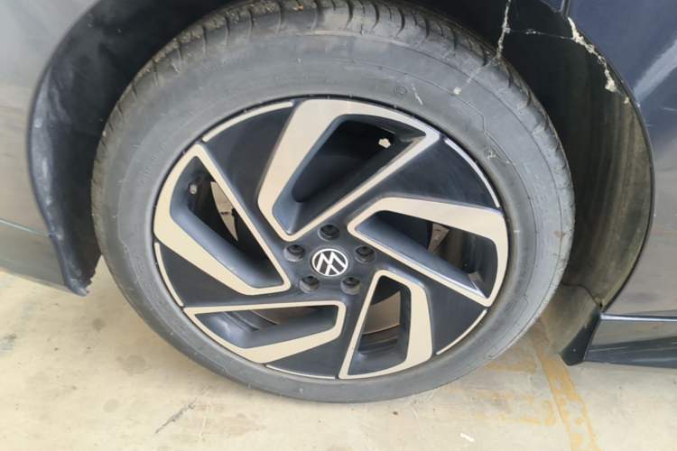 Used Volkswagen ID.7 VIZZION 2024 First Edition Right Rear Wheel Hub