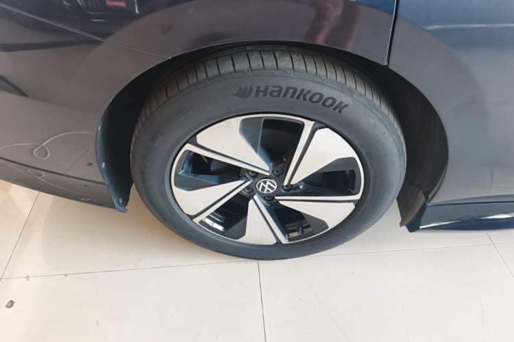 Used Volkswagen ID.7 VIZZION 2024 AIR model Right Rear Wheel Hub