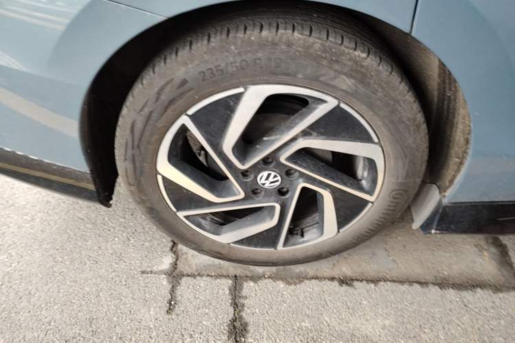 Used Volkswagen ID.7 VIZZION 2024 PRO Model Right Rear Wheel Hub