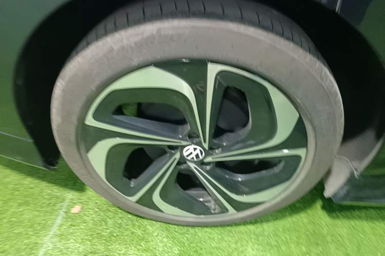 Used Volkswagen ID.7 VIZZION 2024 PRIME Right Rear Wheel Hub