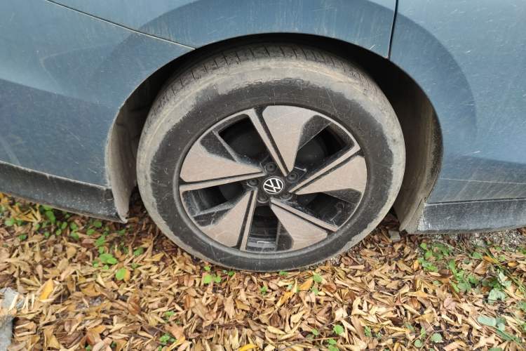 Used Volkswagen ID.7 VIZZION 2024 AIR model Right Rear Wheel Hub