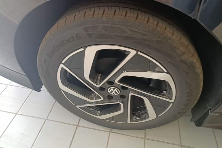 Used Volkswagen ID.7 VIZZION 2024 PRO Model Right Rear Wheel Hub