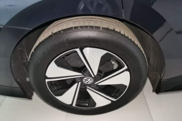 Used Volkswagen ID.7 VIZZION 2024 AIR model Right Rear Wheel Hub