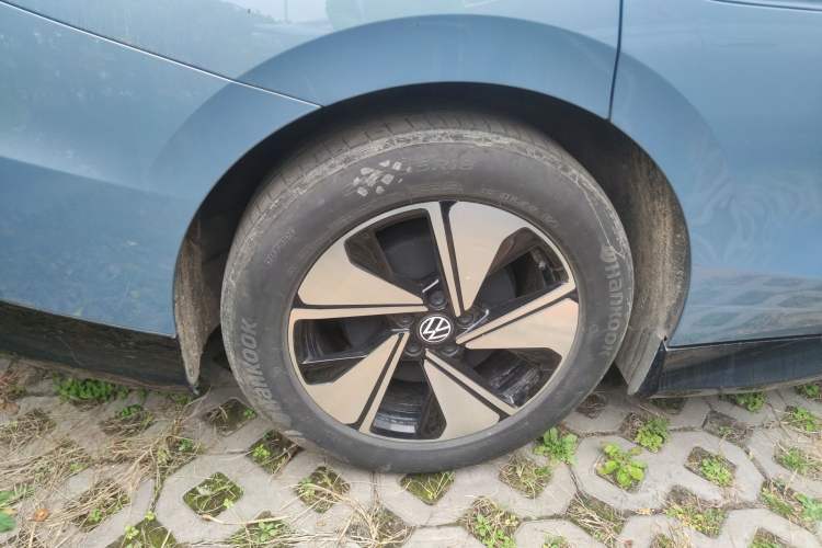 Used Volkswagen ID.7 VIZZION 2024 AIR model Right Rear Wheel Hub