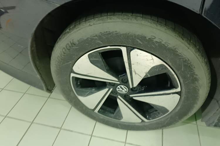 Used Volkswagen ID.7 VIZZION 2024 AIR model Right Rear Wheel Hub