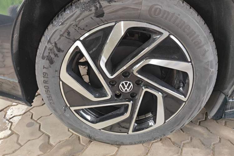 Used Volkswagen ID.7 VIZZION 2024 PRO Model Right Rear Wheel Hub