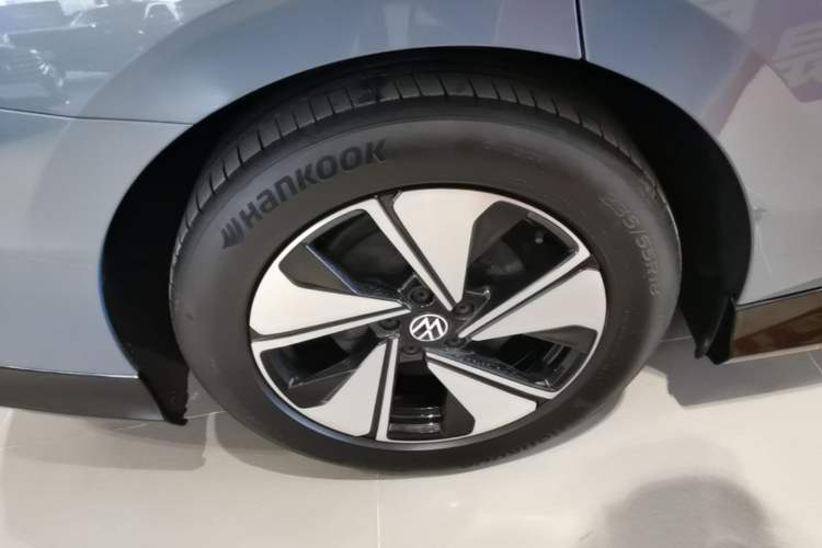 Used Volkswagen ID.7 VIZZION 2024 AIR model Right Rear Wheel Hub