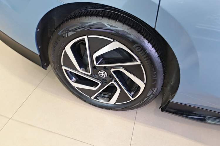 Used Volkswagen ID.7 VIZZION 2024 PRO Model Right Rear Wheel Hub