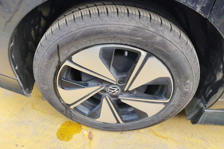 Used Volkswagen ID.7 VIZZION 2024 AIR model Right Rear Wheel Hub