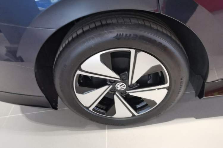 Used Volkswagen ID.7 VIZZION 2024 AIR model Right Rear Wheel Hub