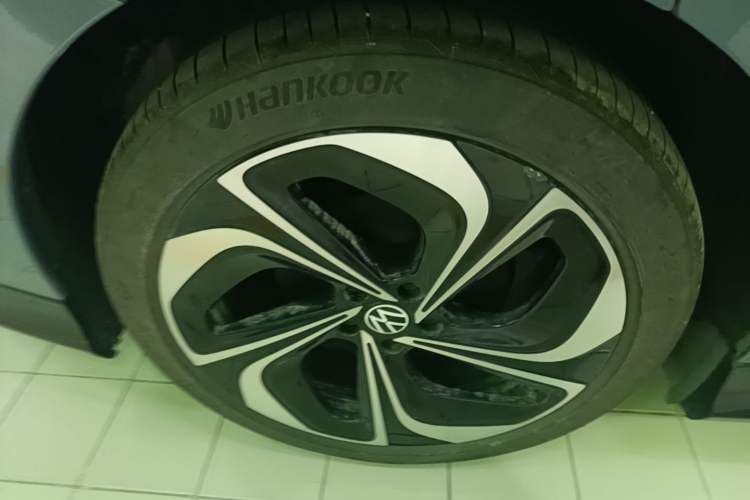 Used Volkswagen ID.7 VIZZION 2024 PRIME Right Rear Wheel Hub