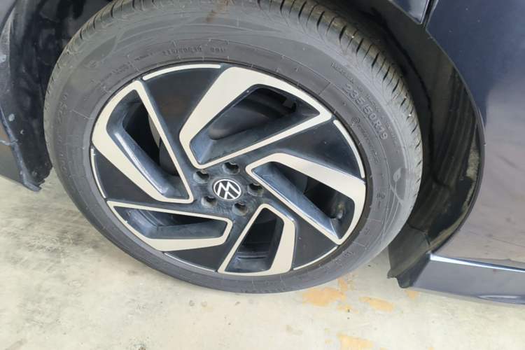 Used Volkswagen ID.7 VIZZION 2024 PRO Model Right Rear Wheel Hub
