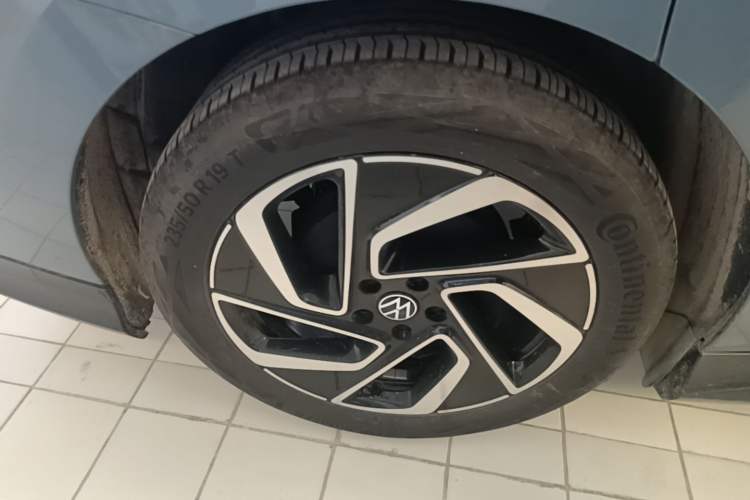 Used Volkswagen ID.7 VIZZION 2024 PRO Model Right Rear Wheel Hub