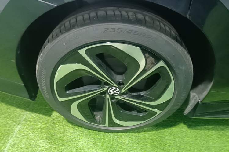 Used Volkswagen ID.7 VIZZION 2024 PRIME Right Rear Wheel Hub