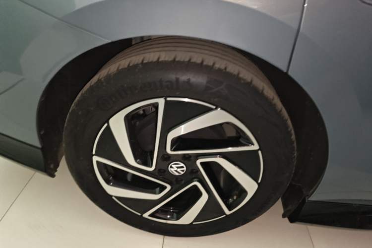 Used Volkswagen ID.7 VIZZION 2024 PRO Model Right Rear Wheel Hub
